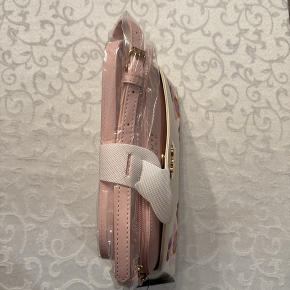 Disney’s Minnie Mouse Crossbody Bag - Picture 11 of 11